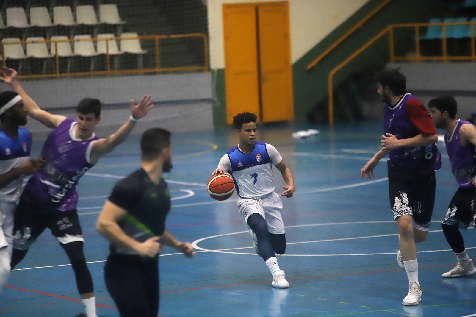 El base Jonathan Coles se estrenó con el Básket Xerez CD anotando 6 puntos.