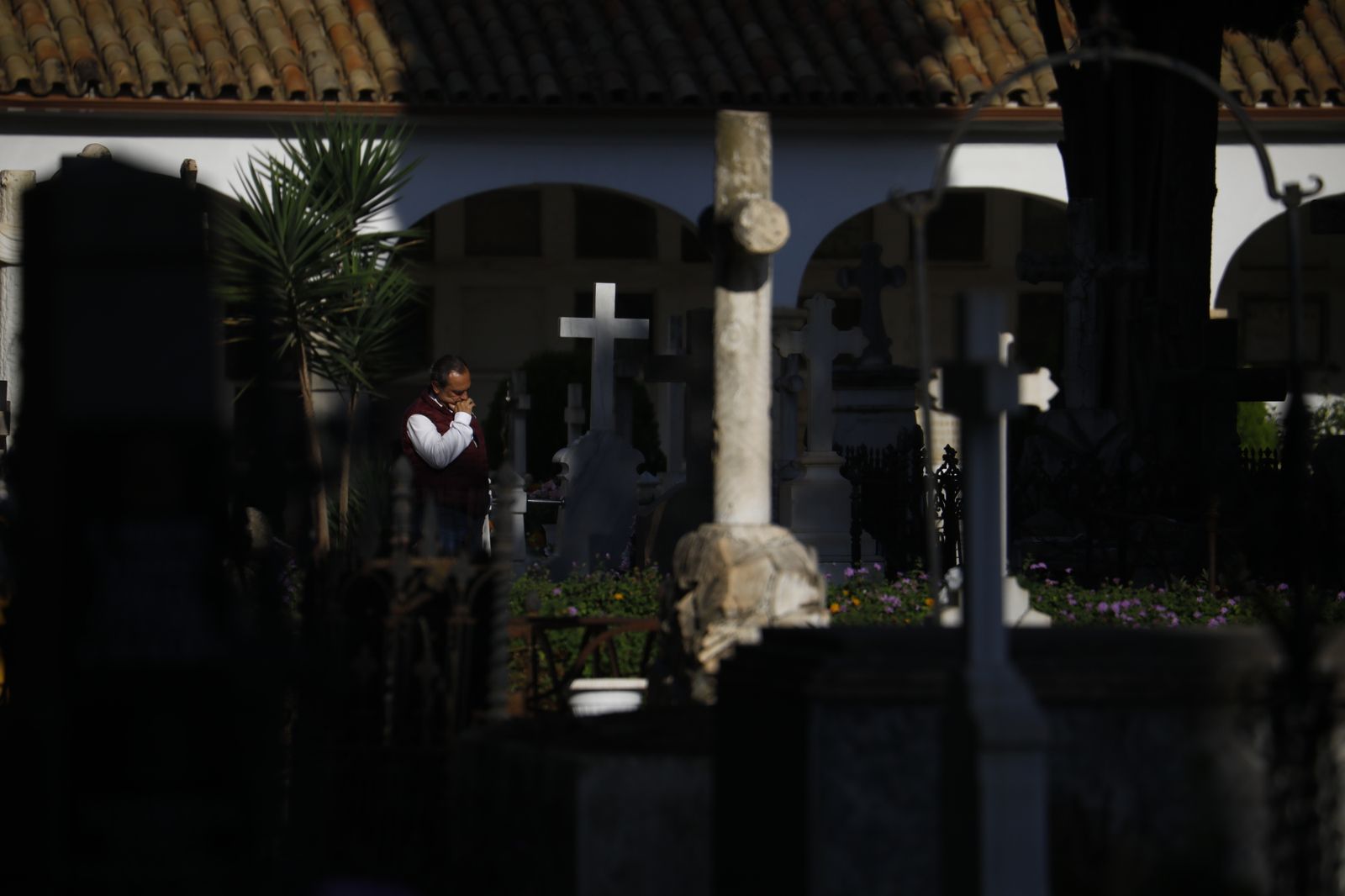 Las imágenes del día de Los Santos en los cementerios de Córdoba