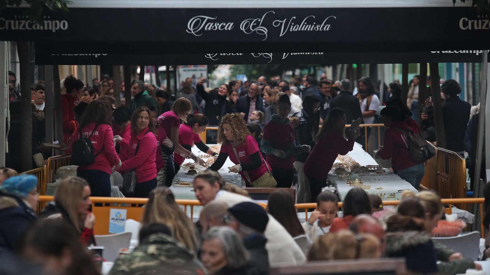 Fotos del II Roscón de Reyes gigante en Algeciras