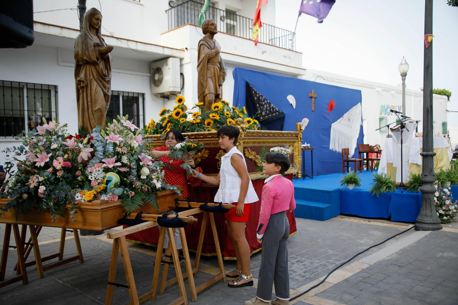 Ofrenda floral y misa durante la última jornada de las fiestas de Campohermoso Ofrenda floral y misa durante la última jornada de las fiestas de Campohermoso
