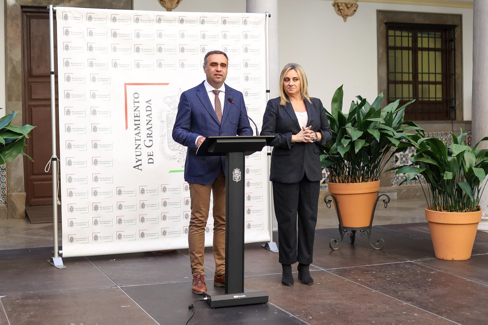 El presidente de la Diputación y la alcaldesa de Granada.