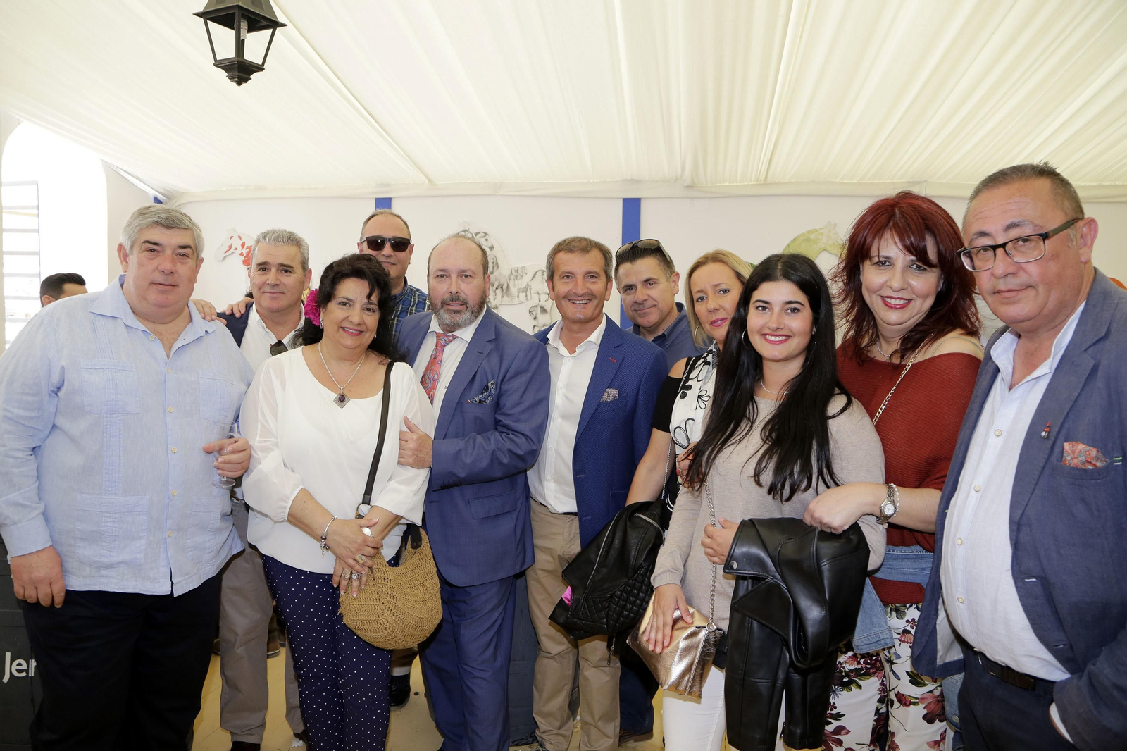 Trabajadores de las empresas de cerámicas La Ballena y Colorker, junto a Benjamín Sánchez.
