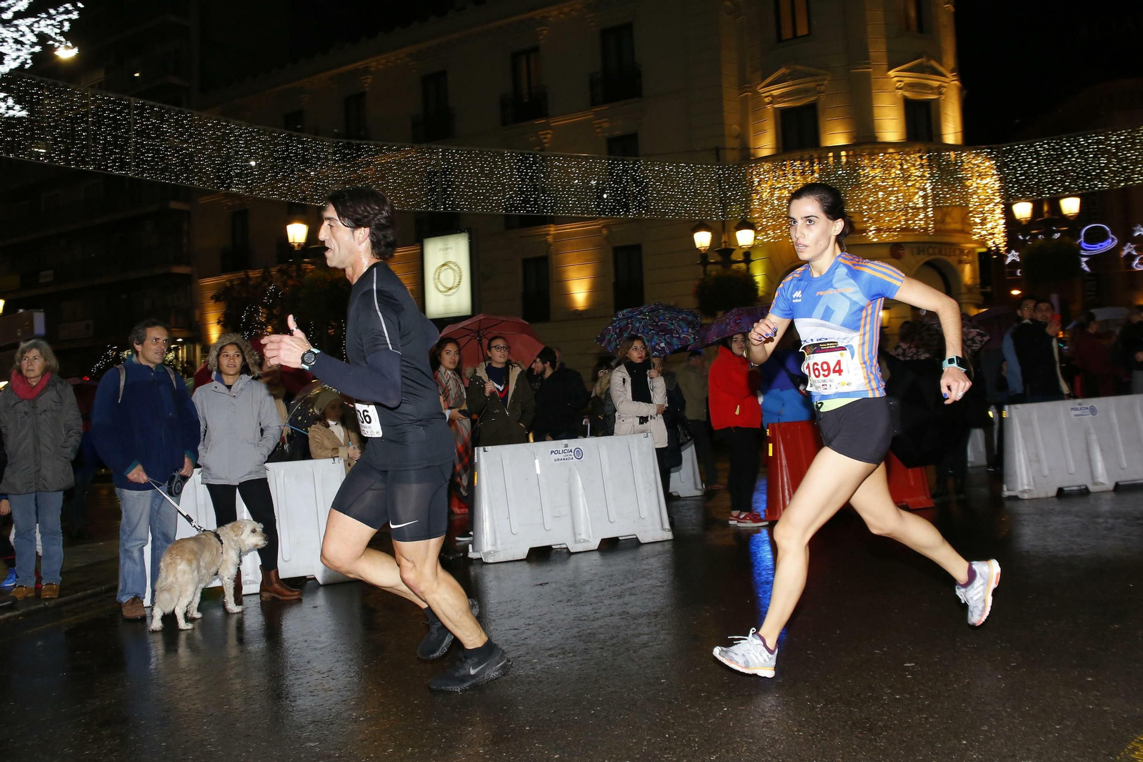 Las imágenes de los mejores disfraces en la Carrera de la Suerte de Granada