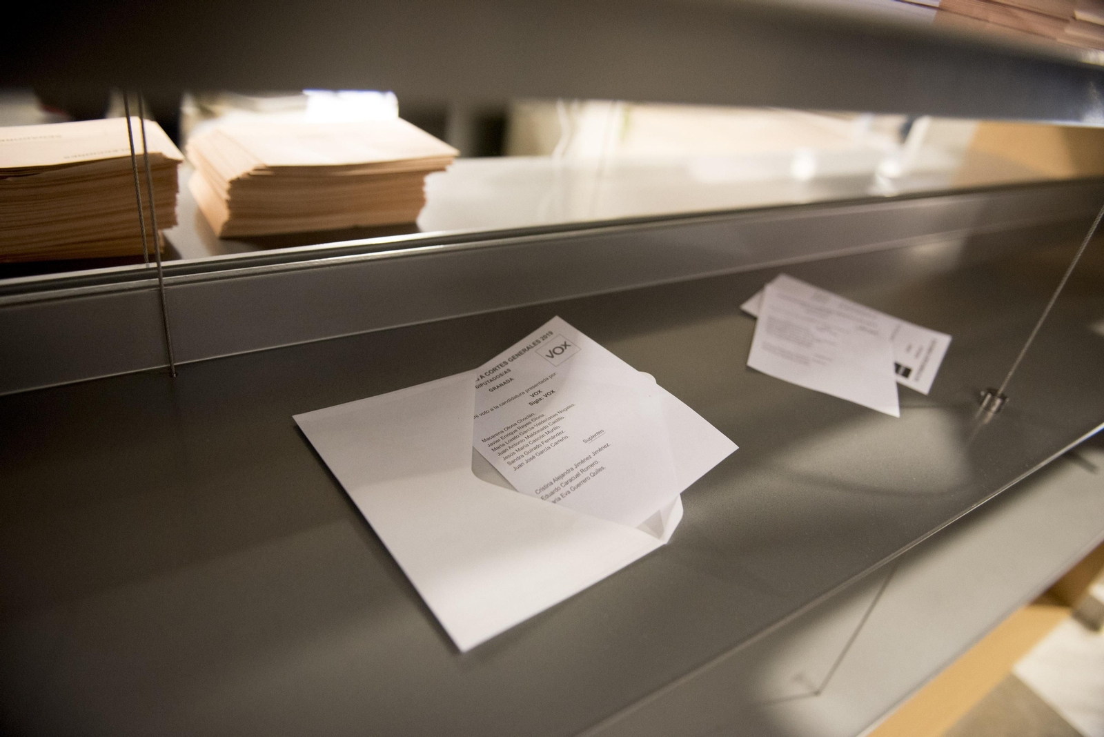 Las imágenes de la jornada de elecciones generales en Granada