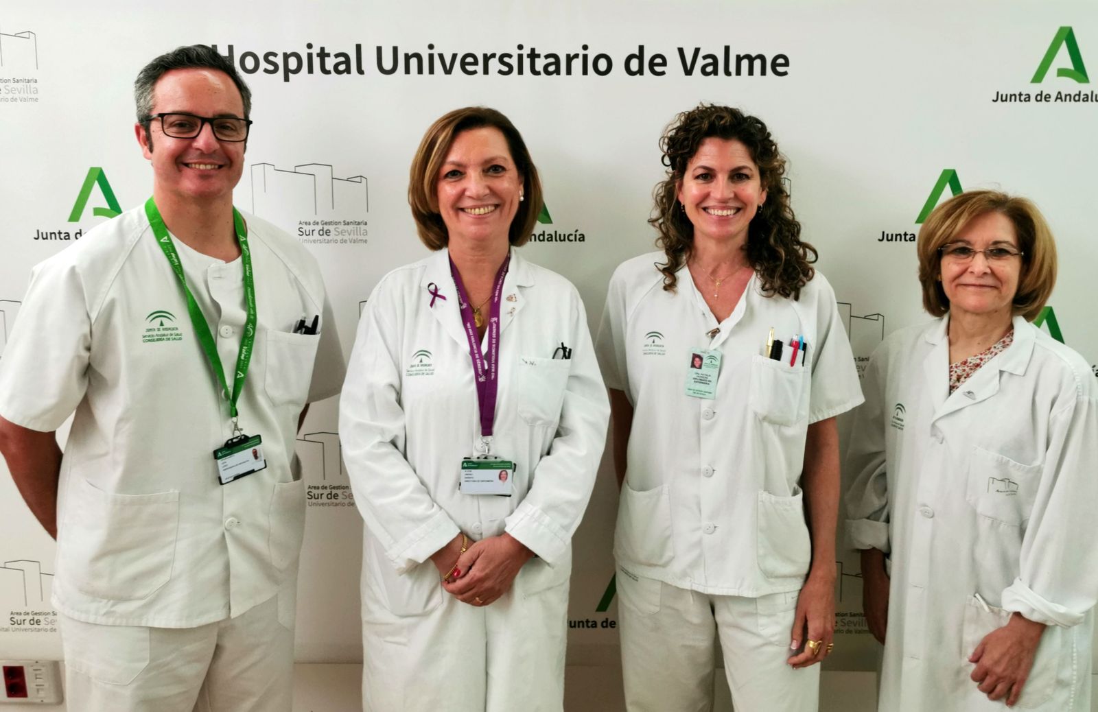Integrantes del trabajo premiado, supervisores de enfermería de Medicina Interna junto a la directora de Enfermería.
