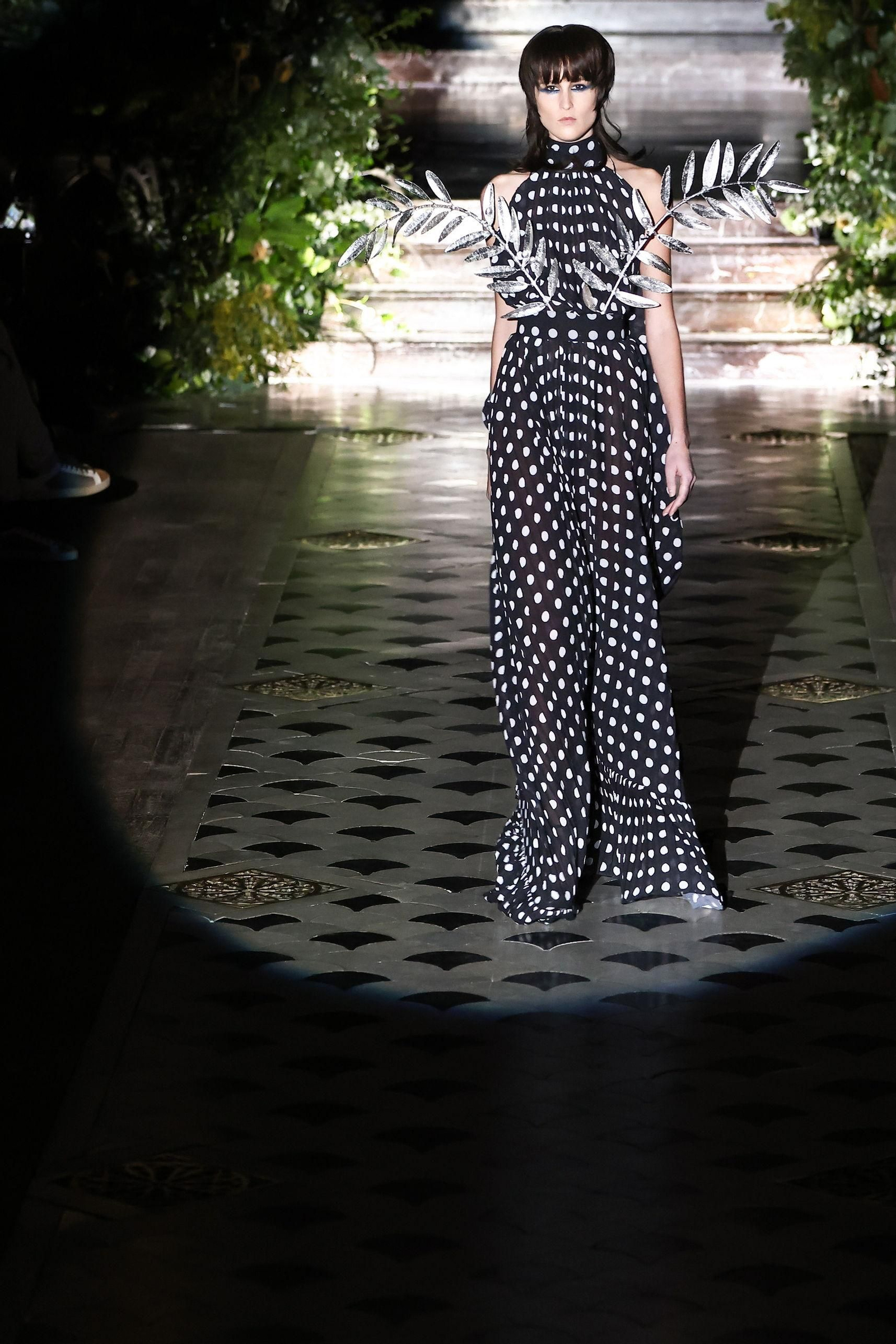 El desfile de Juana Martín en la Semana de la Alta Costura de París, en imágenes