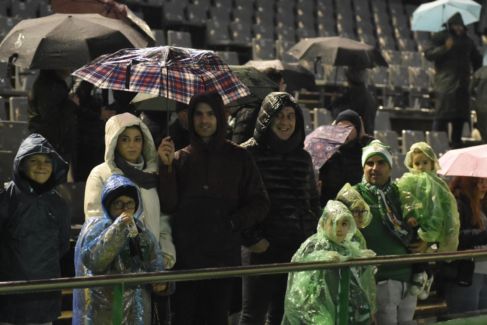 Las mejores fotos del gran ambiente en El Arcángel para el Córdoba CF - Real Madrid Castilla