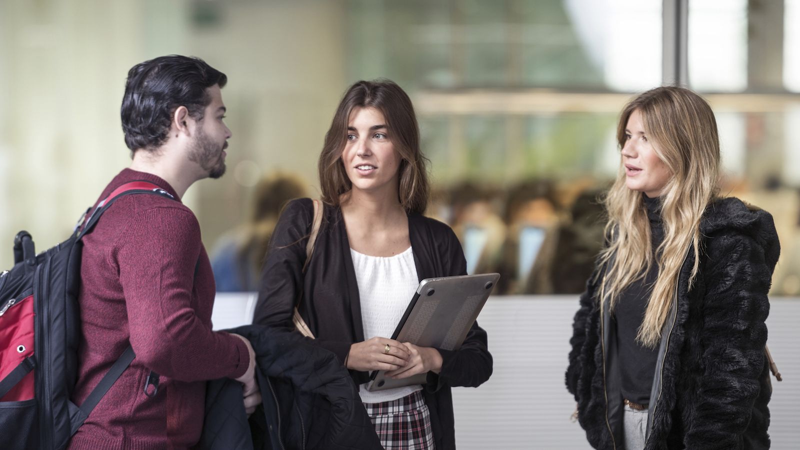 Alumnos de la Universidad Loyola.