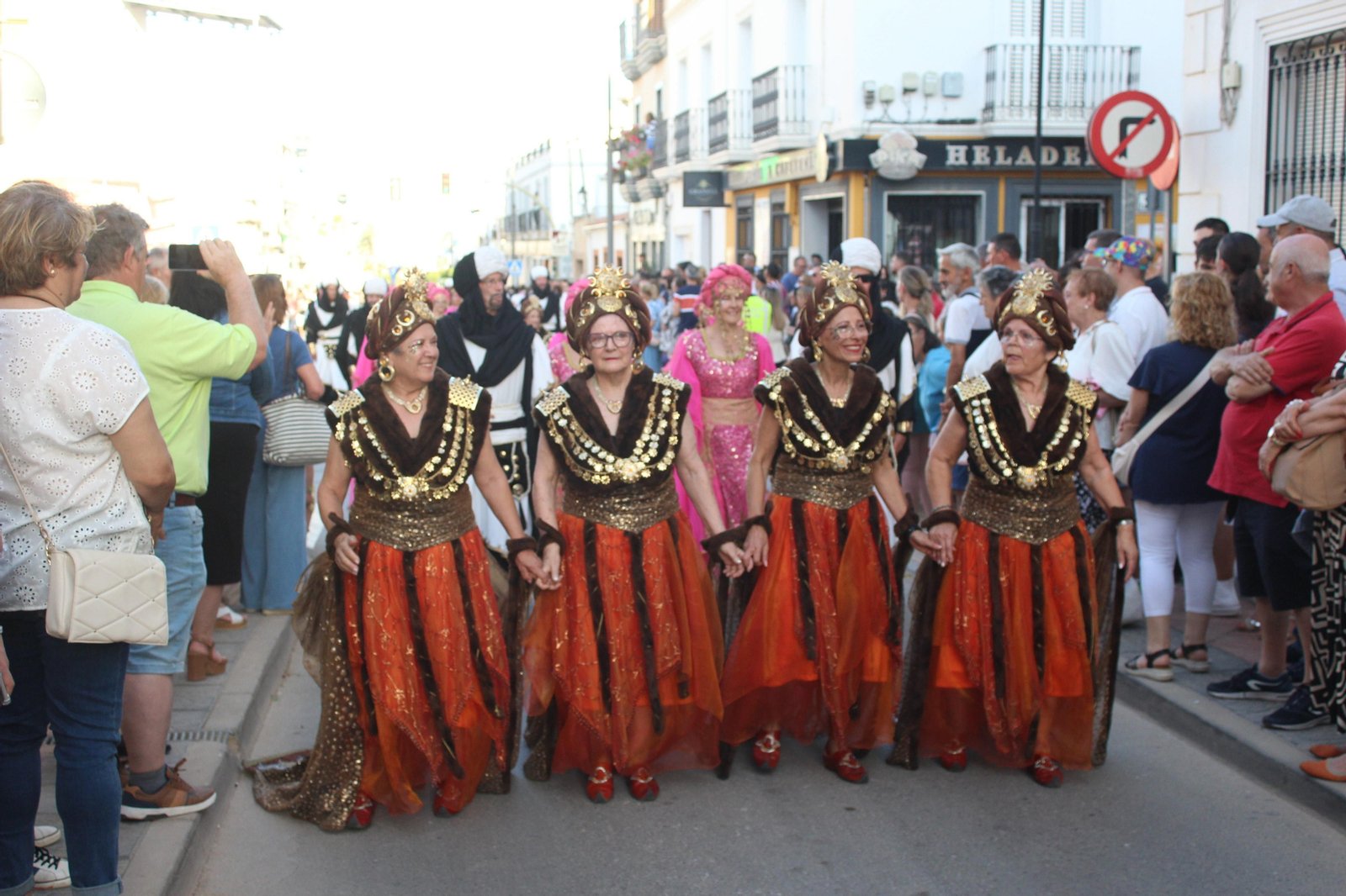 El desfile de Moros y Cristianos de Vera, en imágenes