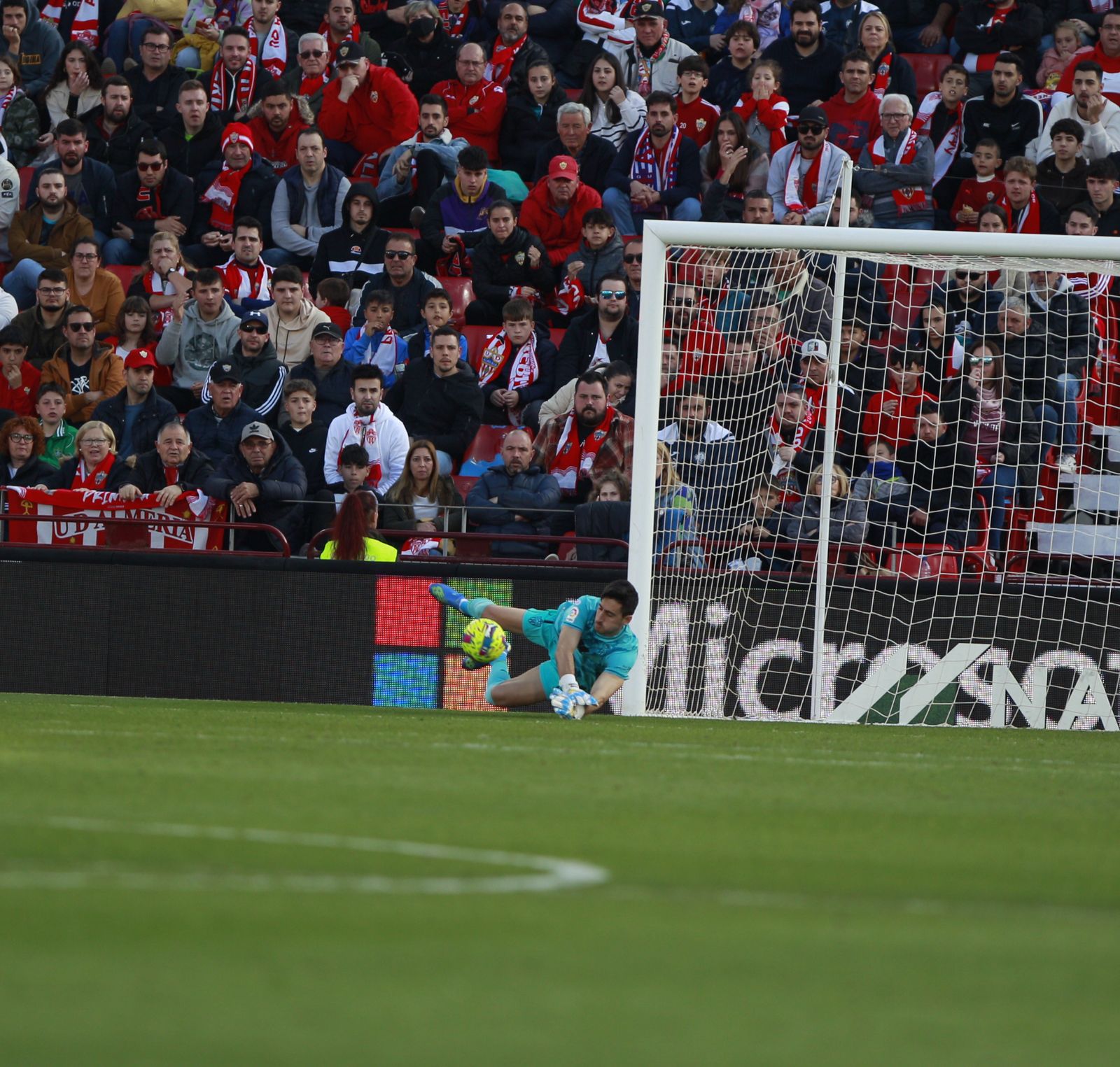 Imágenes de la derrota de la U.D. Almería ante el Villarreal por 0 a 2