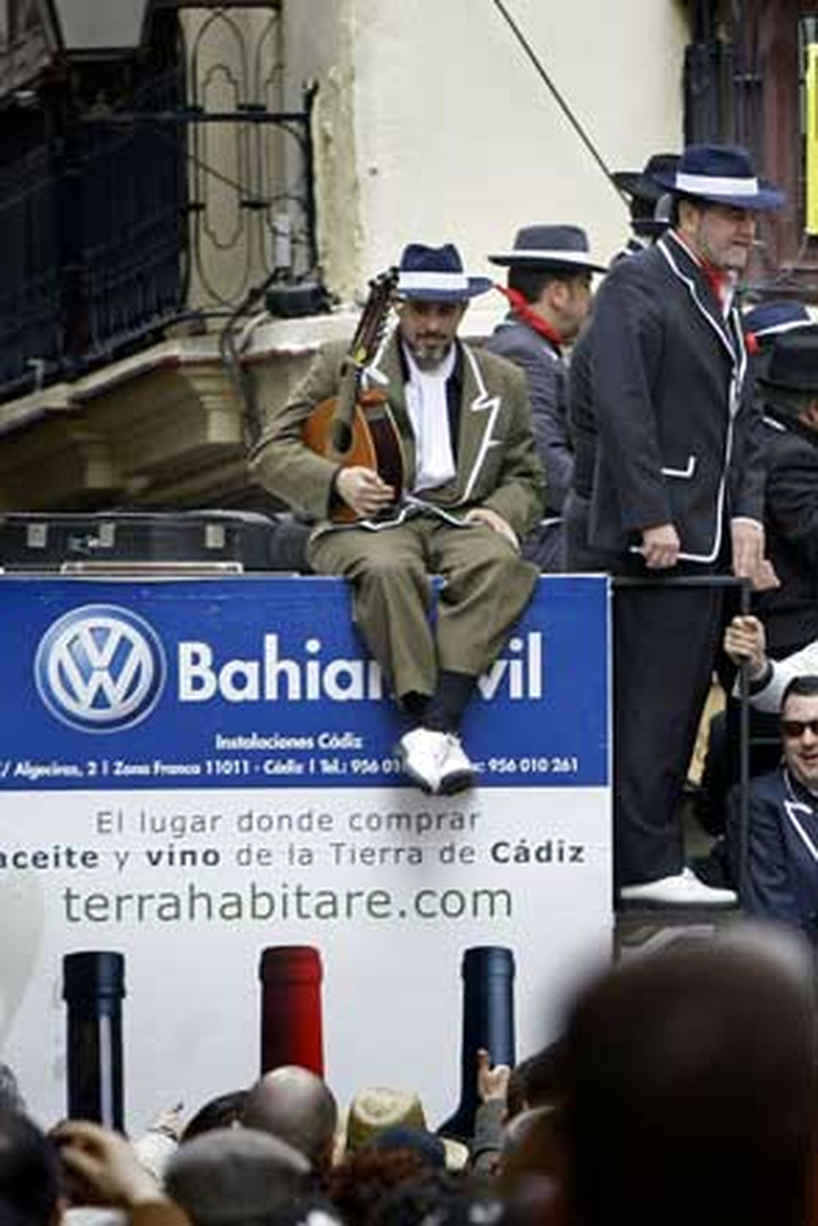 Gaditanos y foráneos tomaron las calles del centro en el primer fin de semana de Carnaval

Foto: Julio Gonzalez