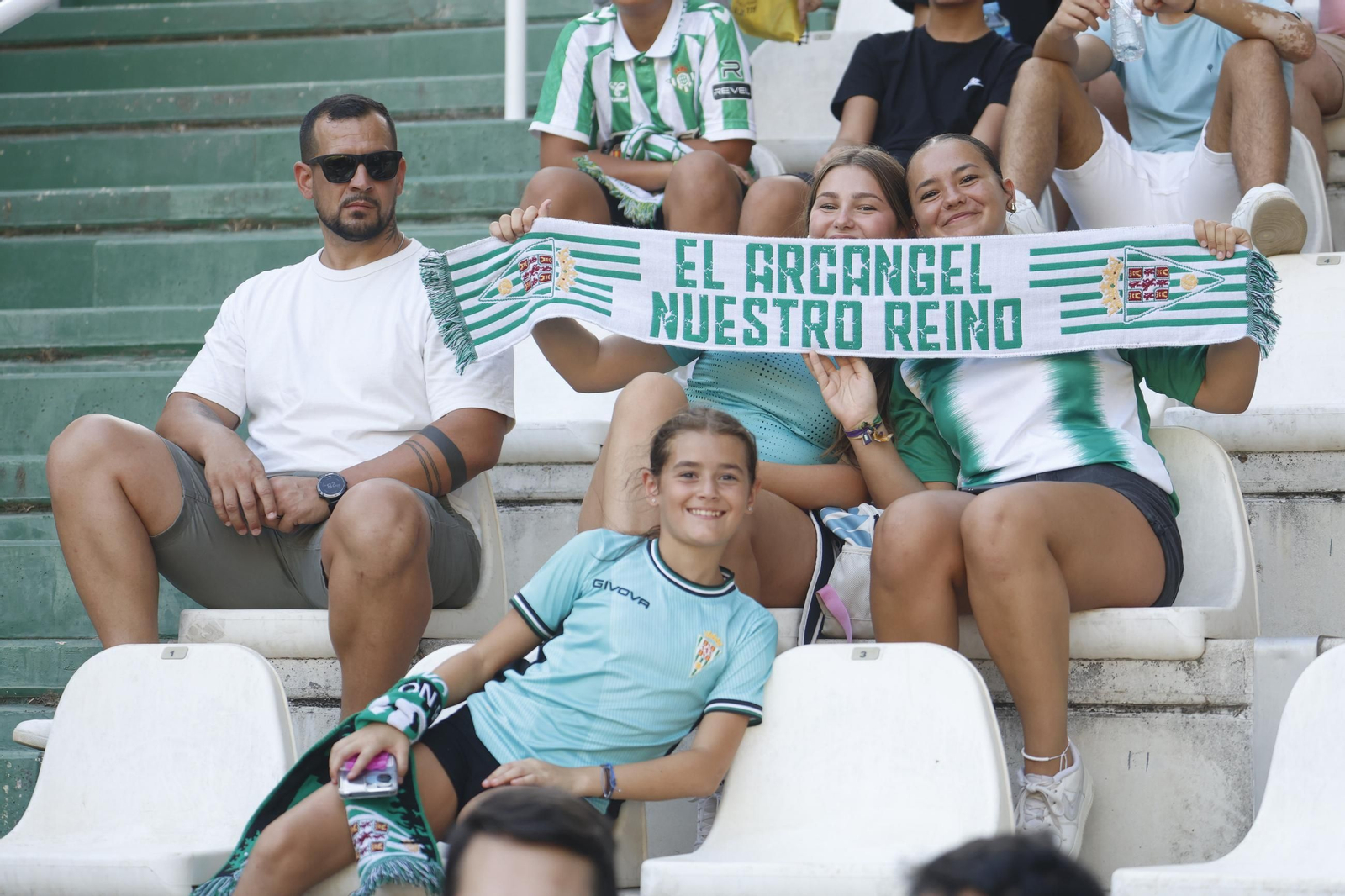 Las mejores fotos del ambiente en El Arcángel para el Córdoba CF - Real Betis