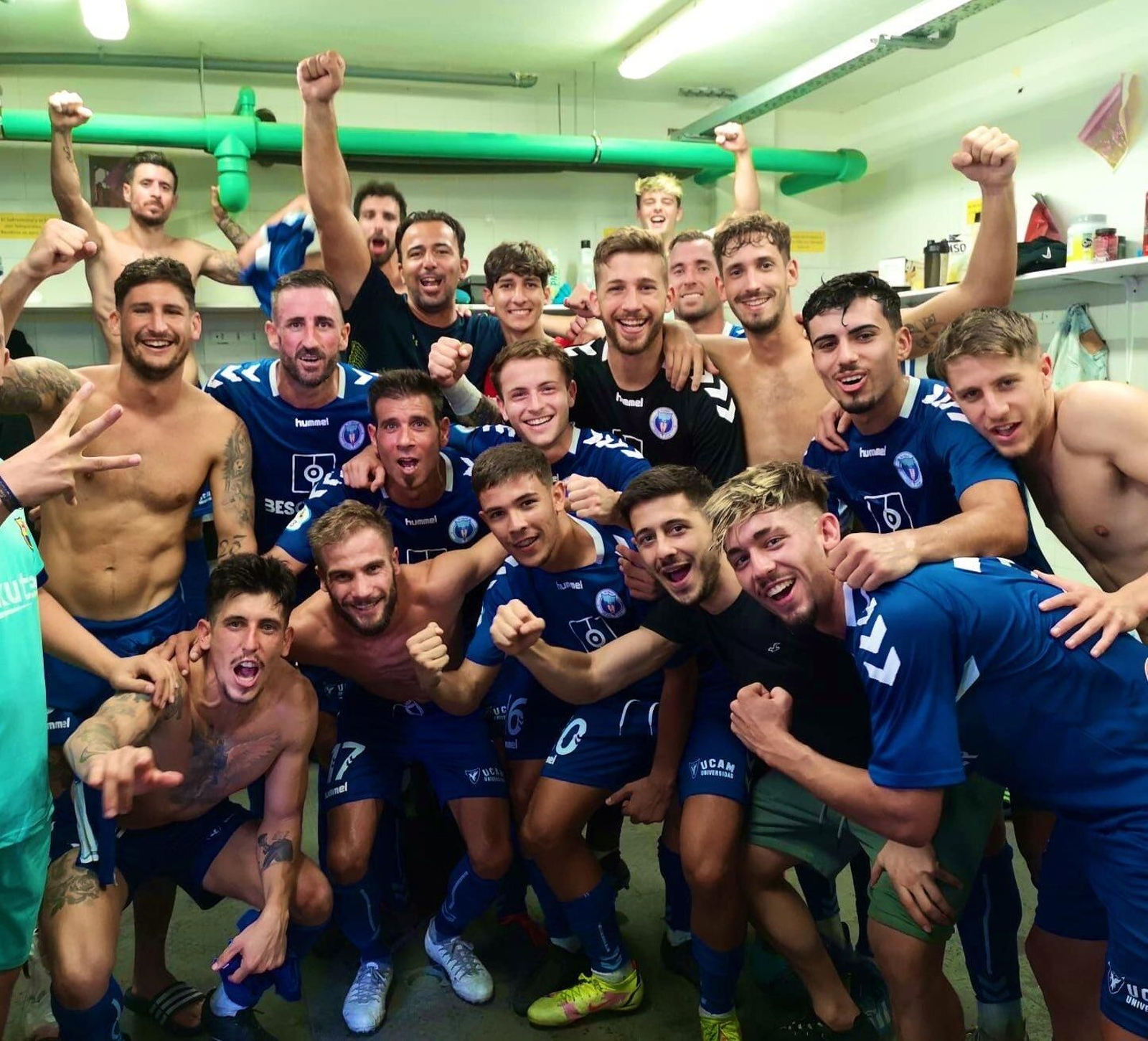 El Palo celebra su victoria ante el Melilla.