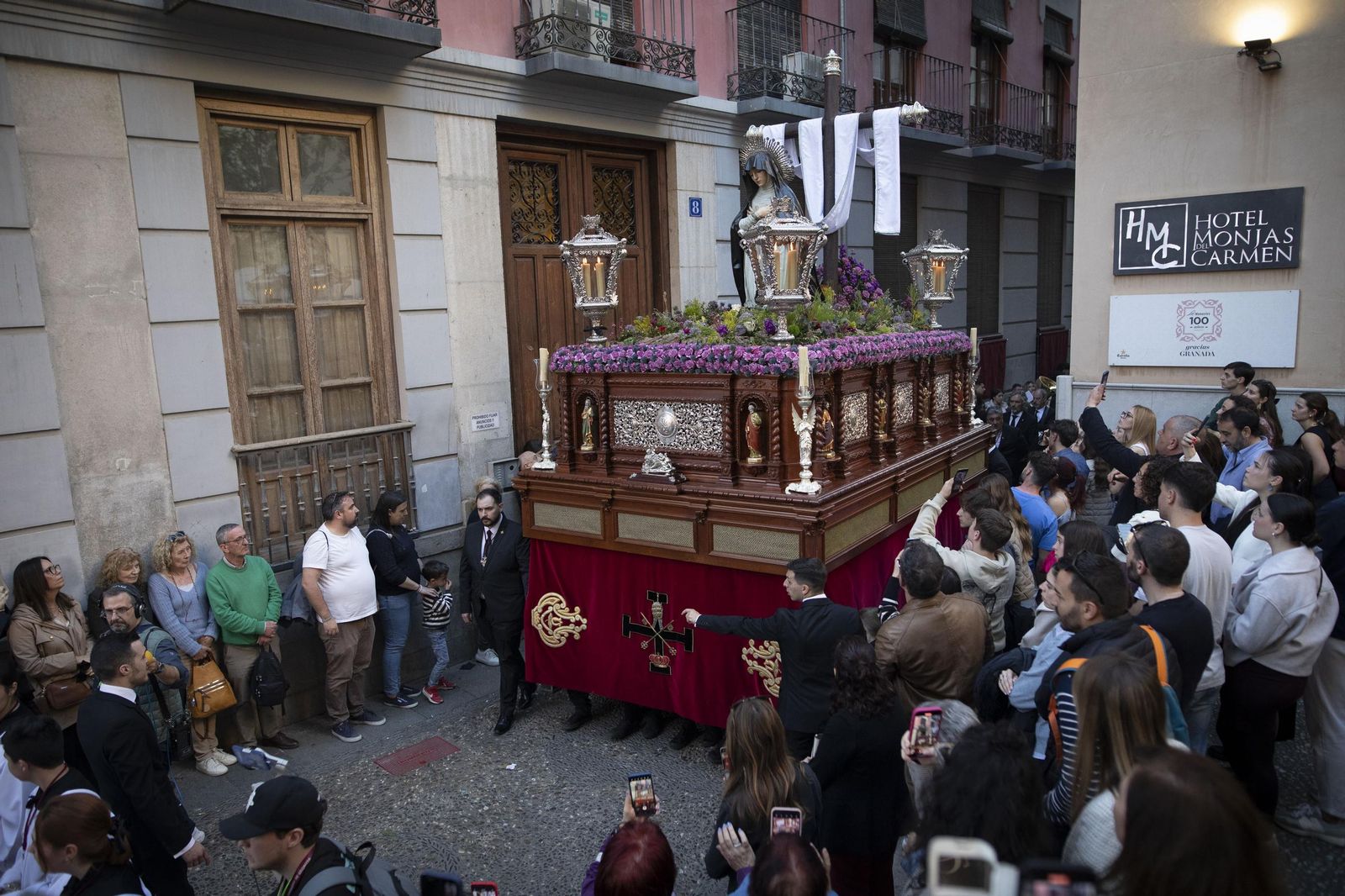 Las mejores fotografías de la salida de la Hermandad del Santo Sepulcro 2025