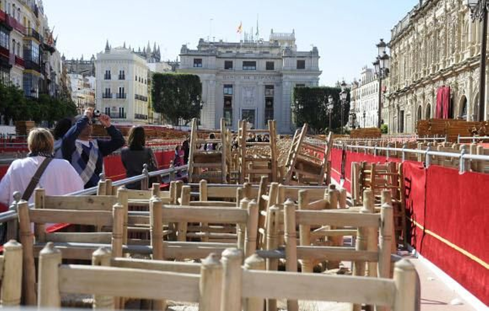 El Ayuntamiento aprueba la subida del 3% en las sillas de la carrera oficial