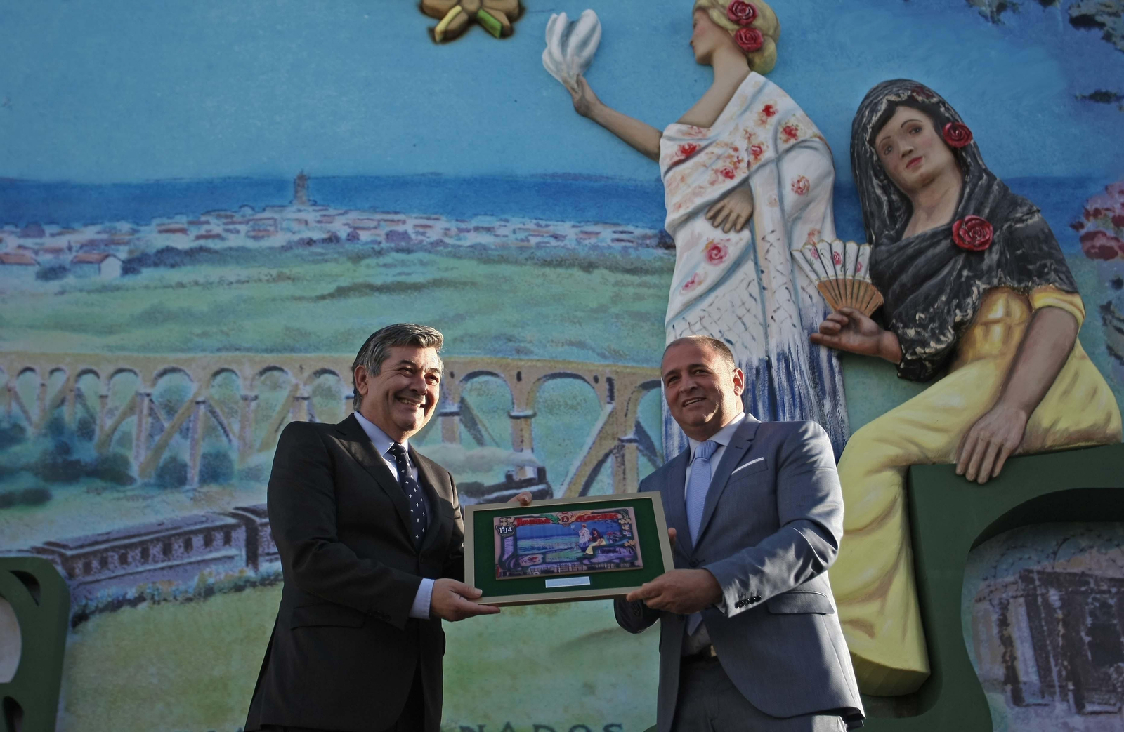 Imágenes del acto de coronación de la Feria de Los Barrios