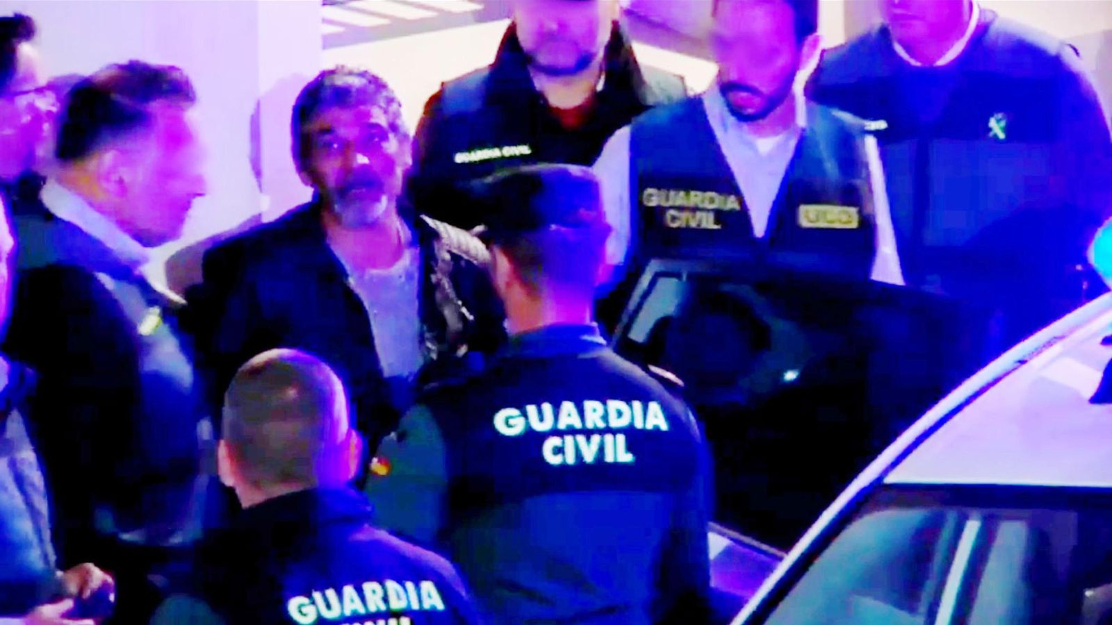 Bernardo Montoya a la salida de los juzgados de Valverde camino de prisión. Bernardo Montoya a la salida de los juzgados de Valverde camino de prisión.