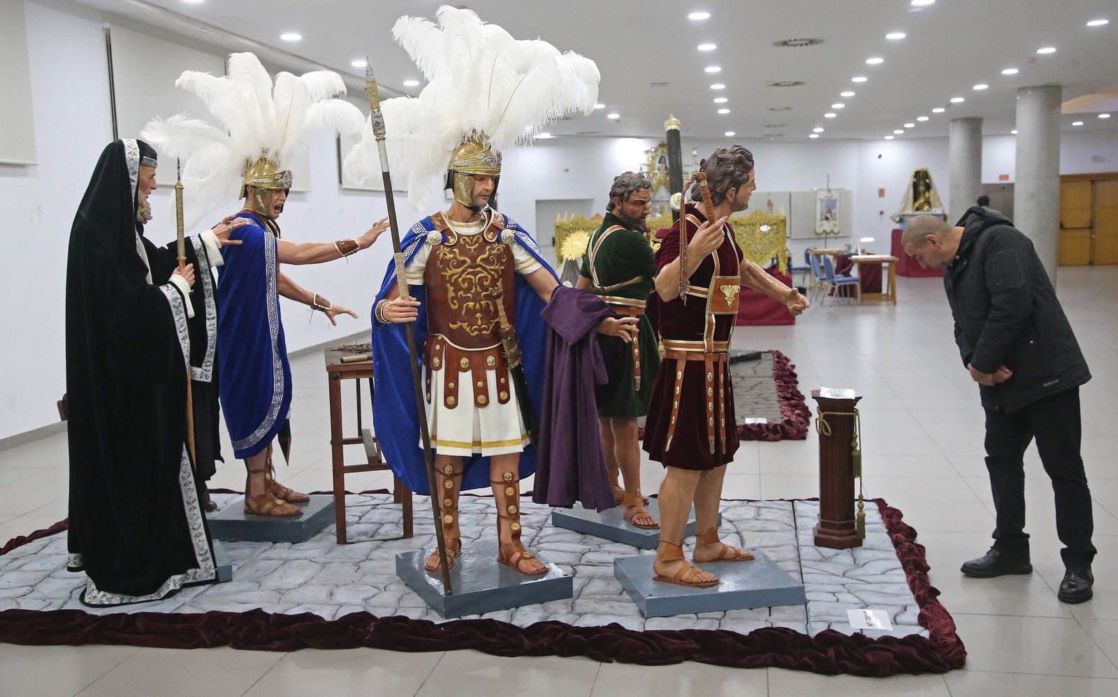 Fotos de la exposición de enseres cofrades en La Línea