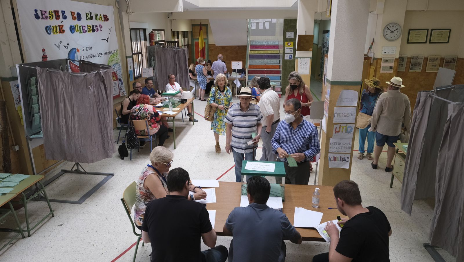 Imágenes de la votaciones en Almería al parlamento andaluz