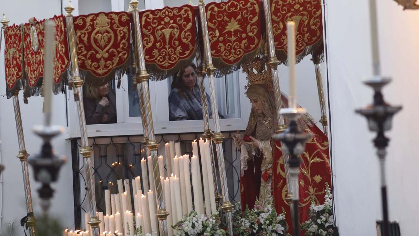 Las imágenes del Jueves Santo en Tarifa: Jesús Nazareno y María Santísima Virgen de la Paz
