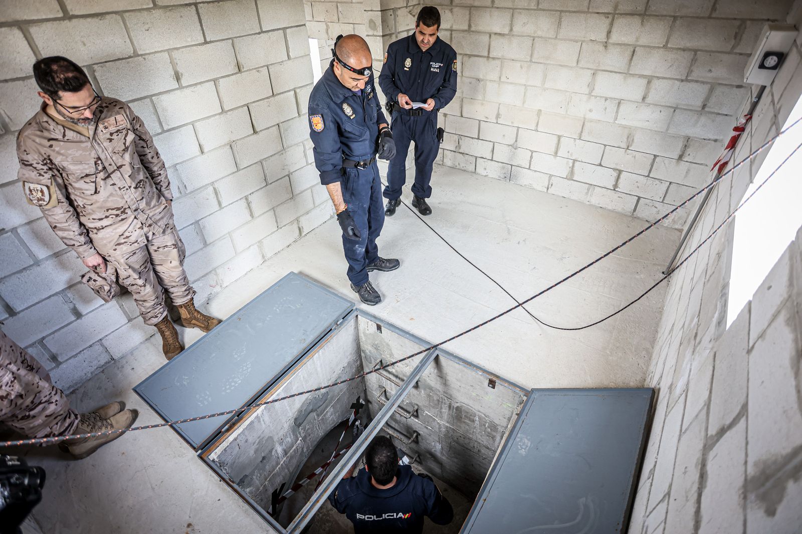 Fuerzas Armadas: Así se adiestran los equipos de desactivación de explosivos en Cádiz