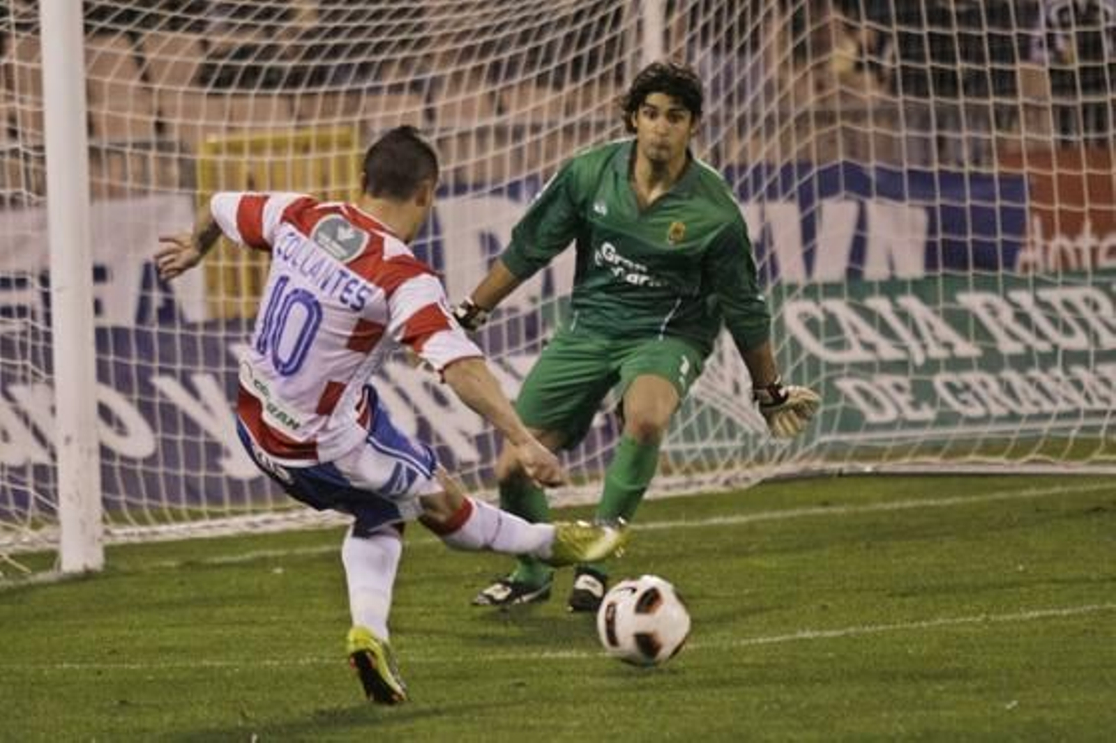 El Granada gana en casa a Las Palmas pese a jugar con diez toda la segunda parte. / Miguel Rodríguez