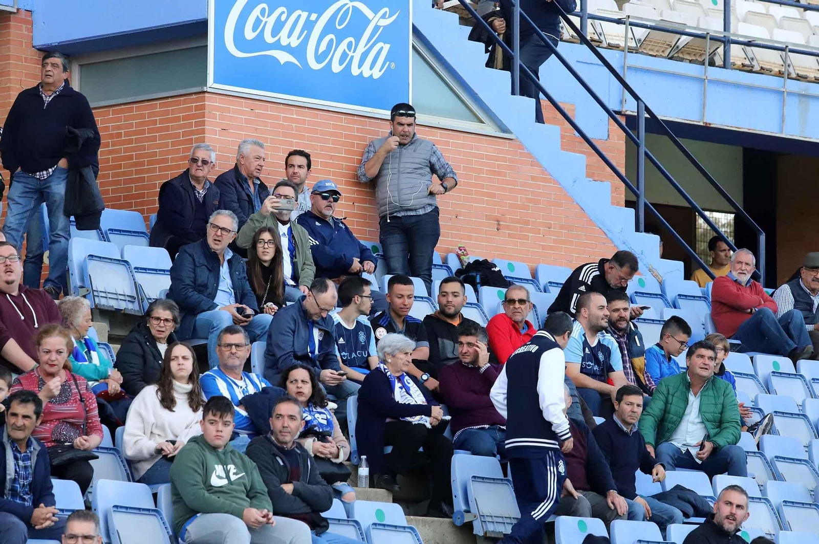 Imágenes del ambiente en las gradas del Nuevo Colombino