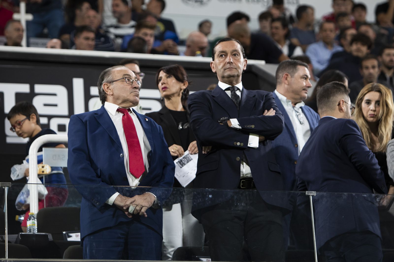 Pepe Macanás junto a Alfredo García Amado en el palco del Estadio de Cartagonova.