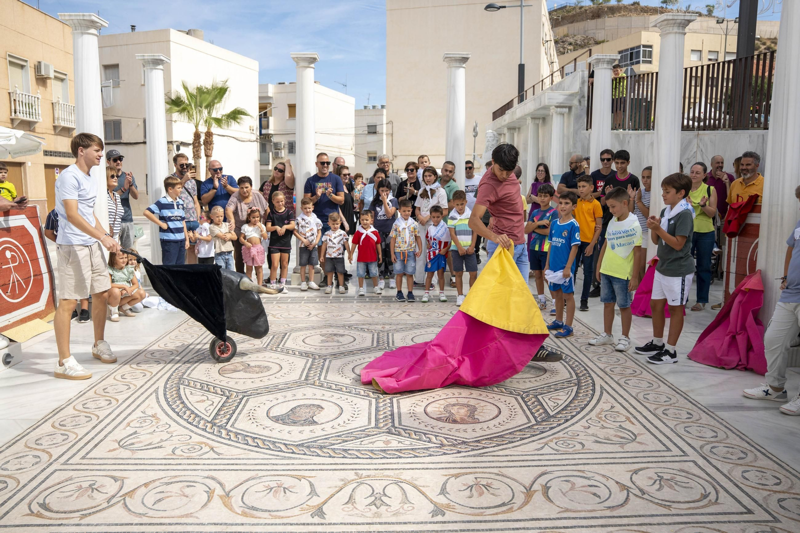 Las imágenes del taller de toros para niños y toro mecánico en Macael