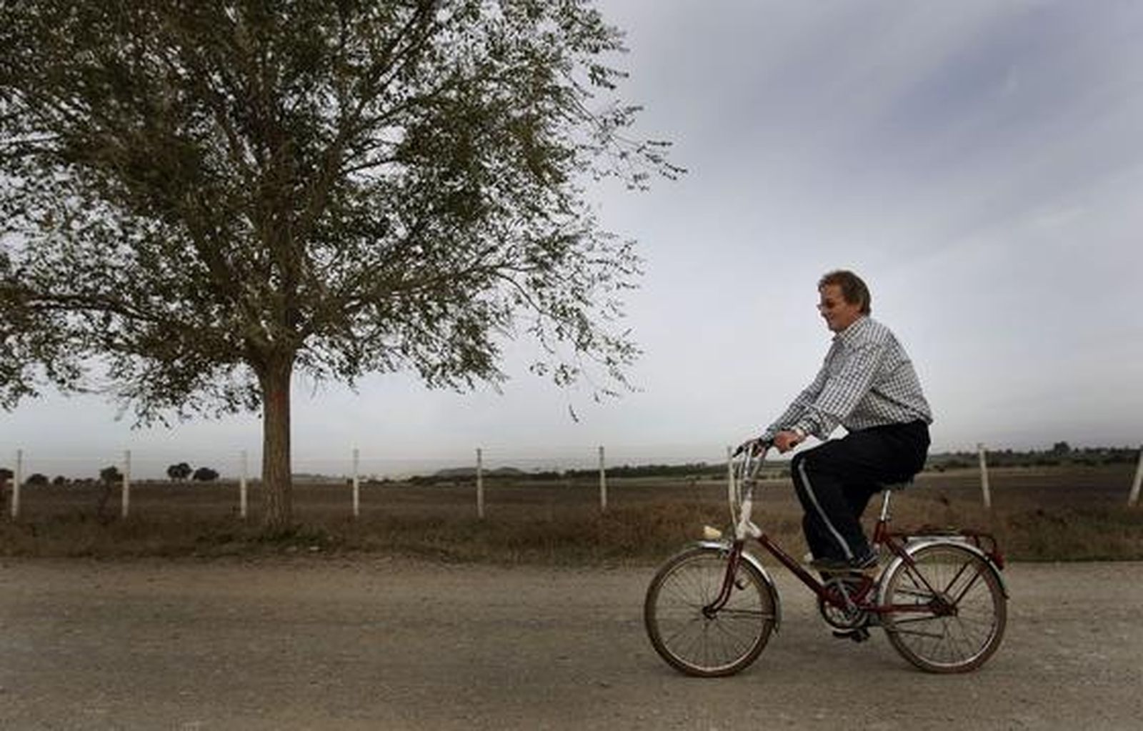 Un ciclista en el parque Virgen del Rosario.

Foto: Fito Carreto