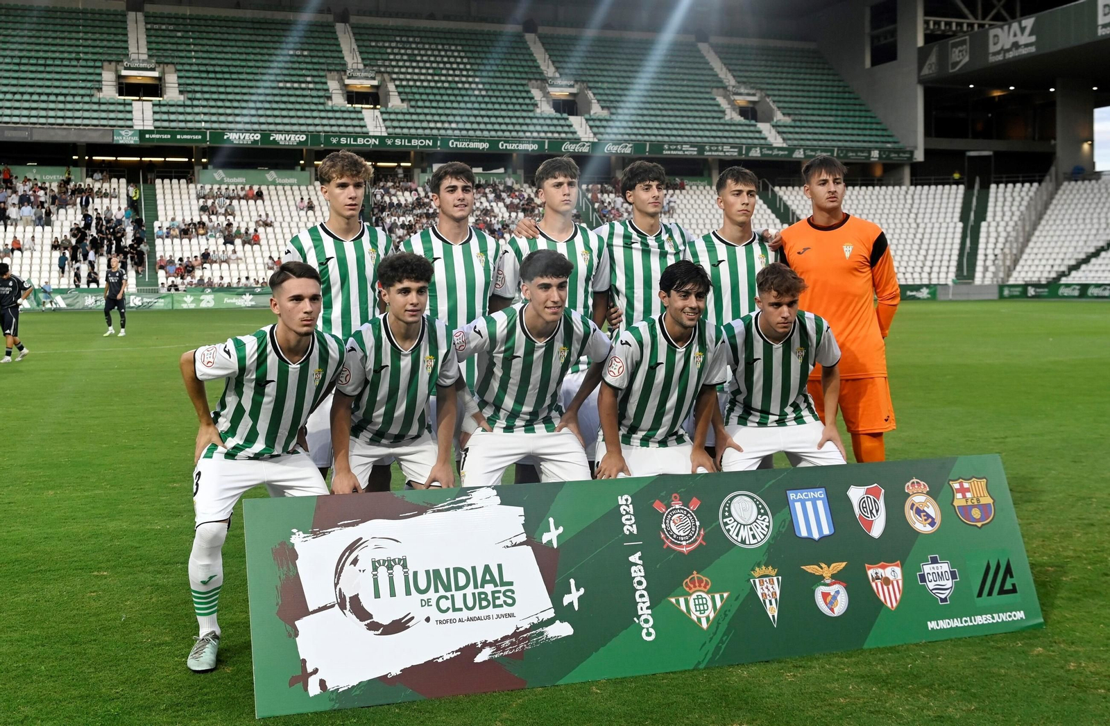 Las mejores fotos del ambiente en El Arcángel para el Córdoba CF - Real Madrid del Mundial de Clubes sub 18