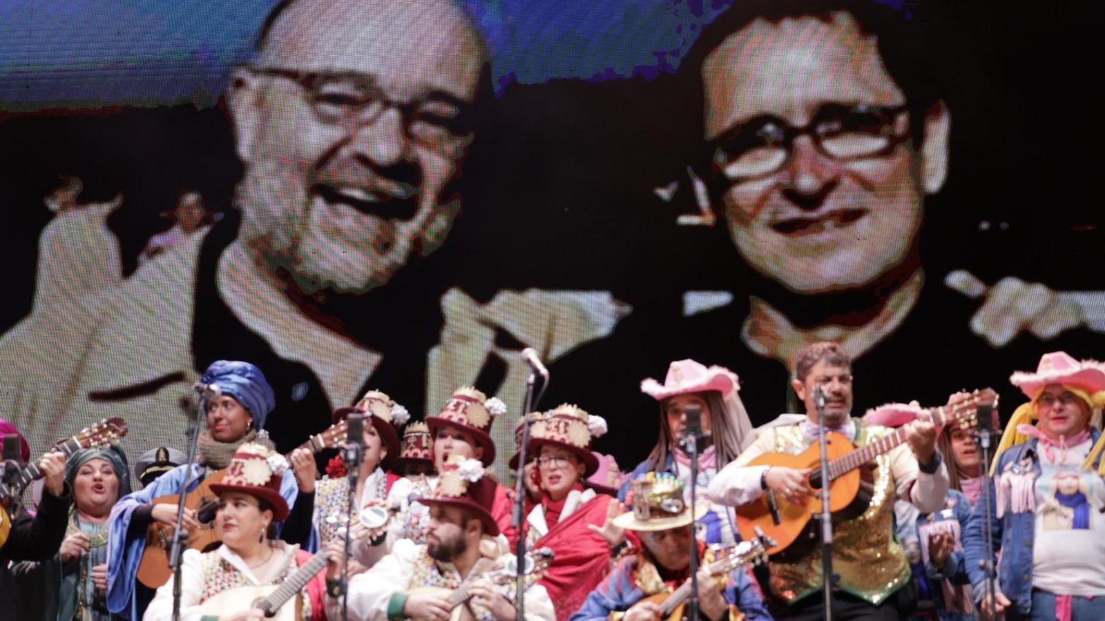 Búscate entre las mejores imágenes de la quema del dios Momo