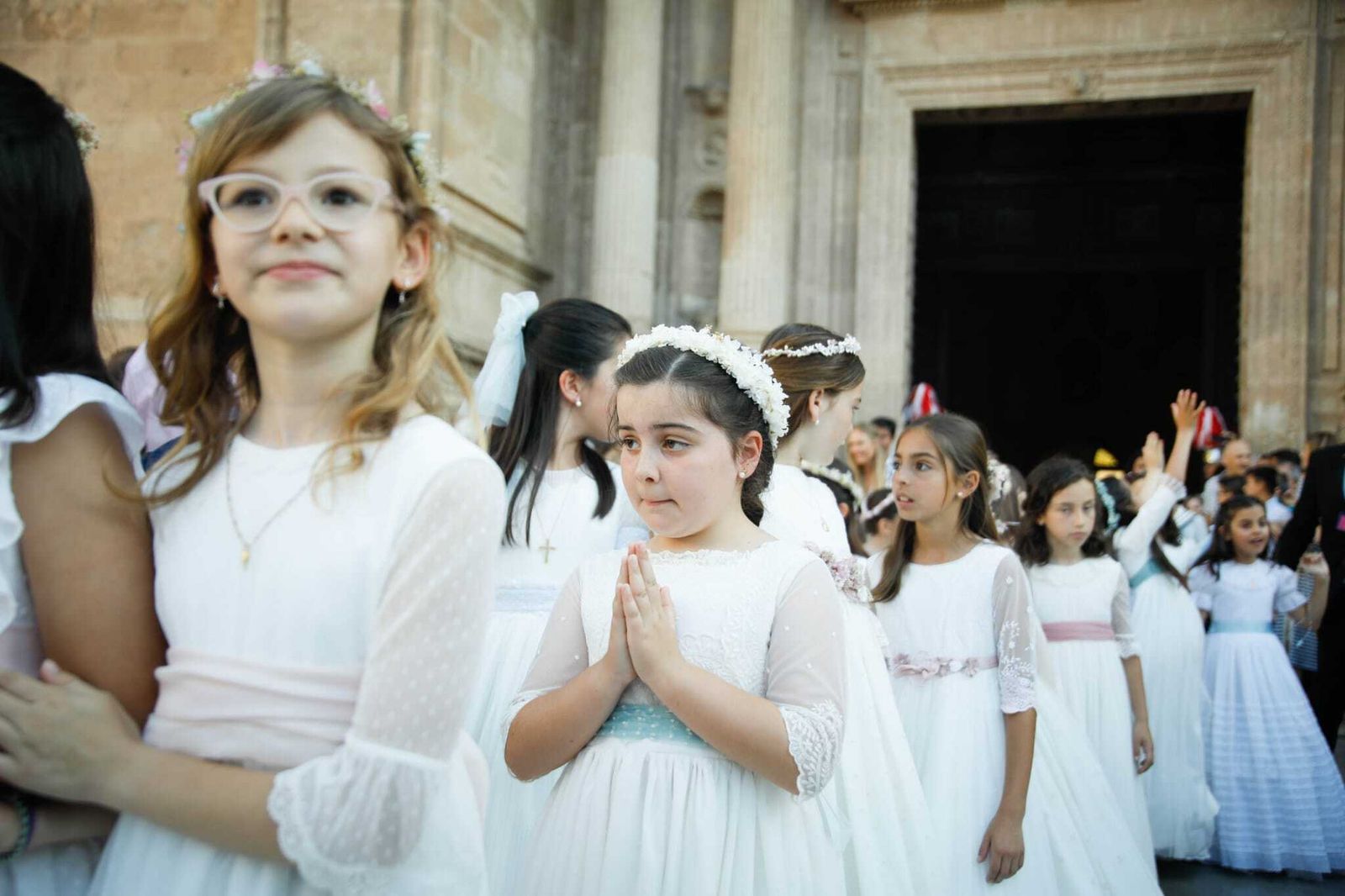 Imágenes de la procesión del Corpus Christi en Almería: así han sido la misa y la posterior marcha por la capital