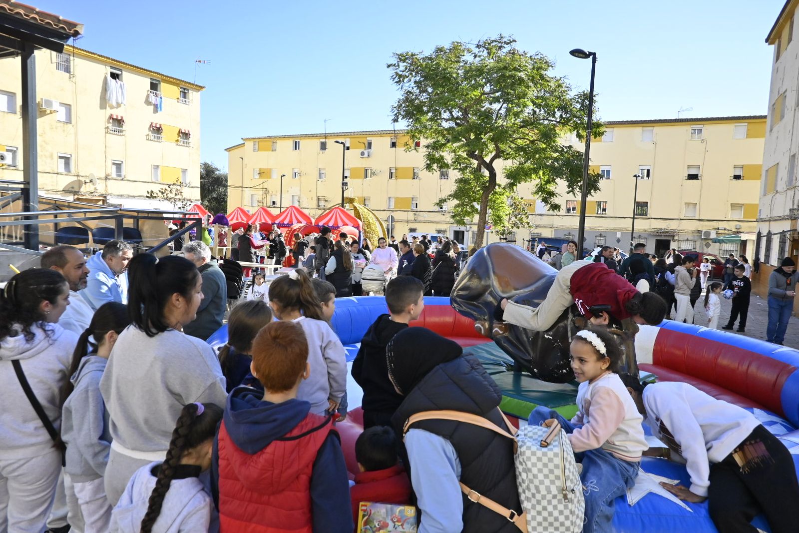 Las fotografías de los juegos de navidad para los niños de Pérez Cubillas