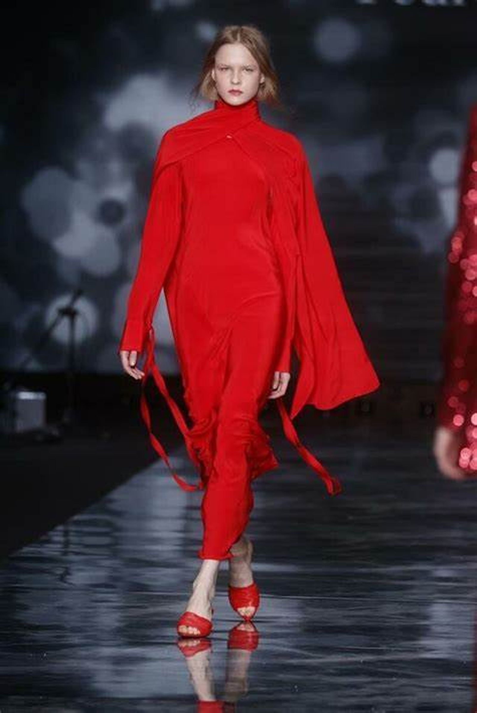 La joven modelo ucraniana, con un diseño de Pedro del Hierro.