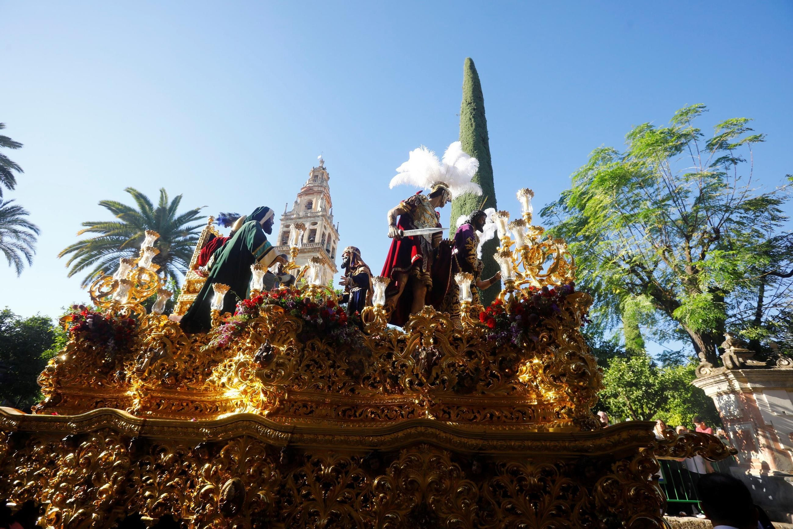 Las mejores fotos de los traslados de regreso de las hermandades tras el Magno Vía Crucis de Córdoba