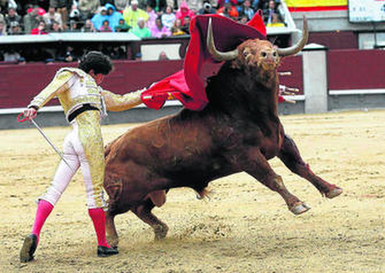 Juan del Álamo, en un pase de pecho a su primer toro, al que cortó la única oreja del festejo.