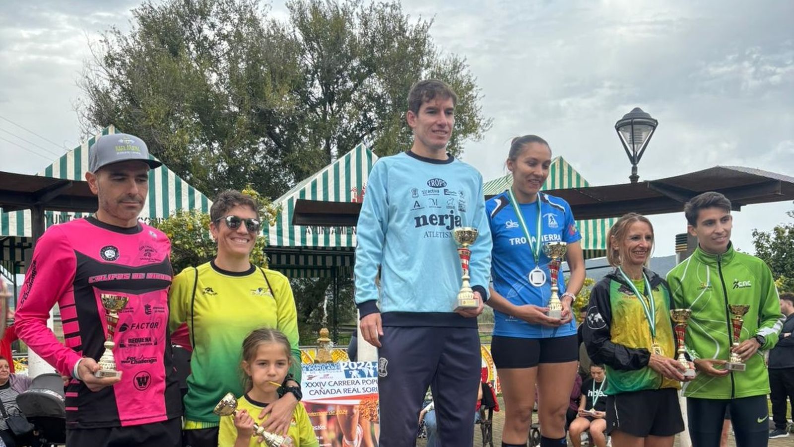 Los mejores de la Cañada Real Soriana posan en el podio.