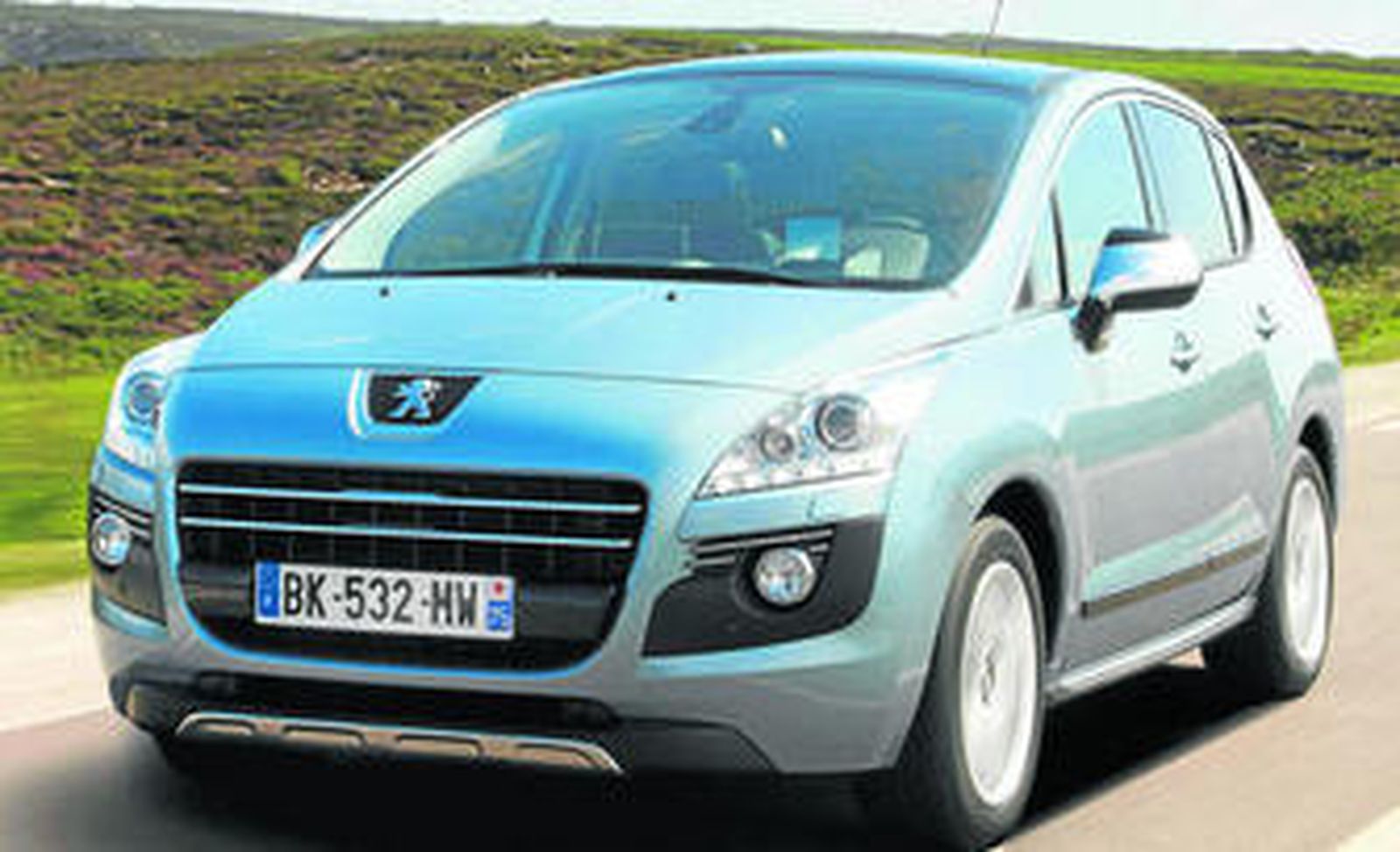 El 3008 HYbrid4 se fabricará en Francia (en Sochaux y en Mulhouse, donde se monta el eje trasero híbrido) y se comercializará en otoño de 2011.