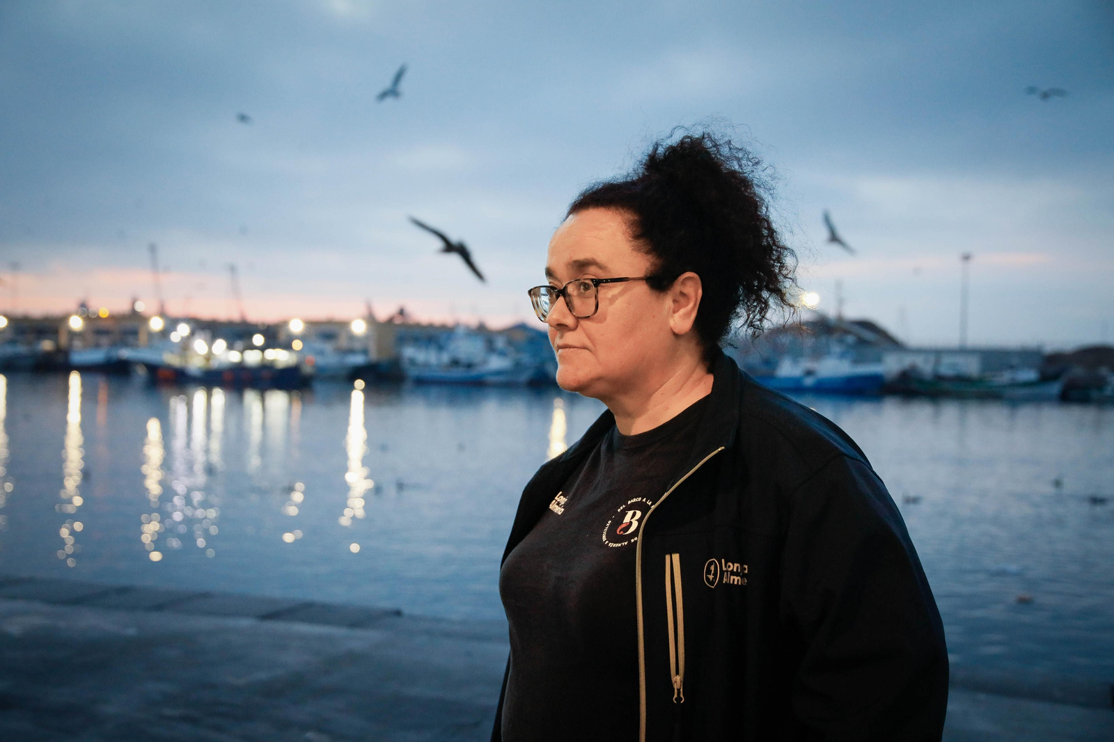 Te contamos en imágenes como ha sido la descarga de las traiñas en la lonja de Almería