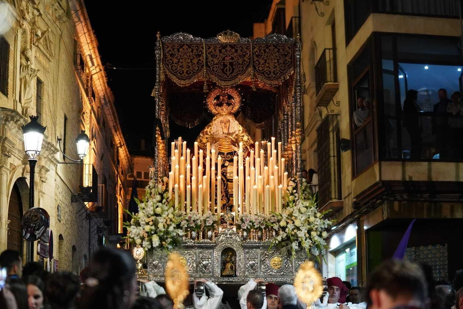 Las mejores imágenes de la tarde del Jueves Santo de Lucena: Santa Fe, Columna, Caído y Sangre