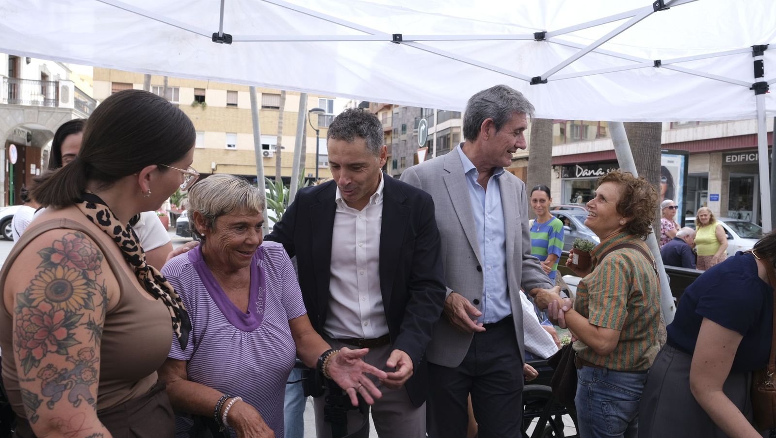 El Día de las Personas de Edad en Adra, organizado por el Ayuntamiento y Clece, en imágenes