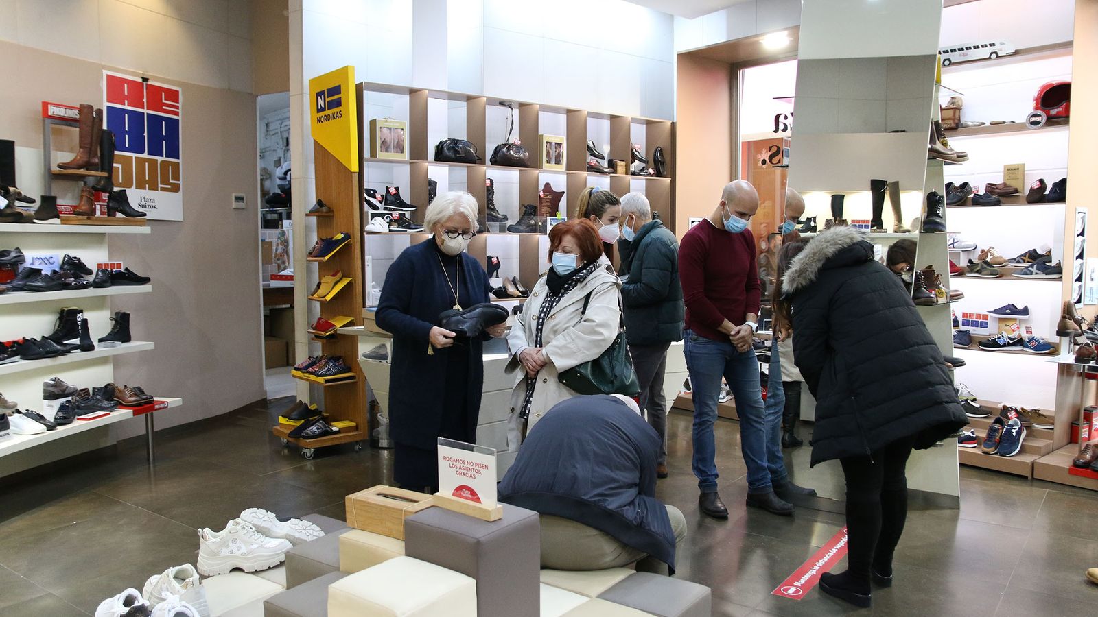 Zapatería Plaza Suizos en Almería.