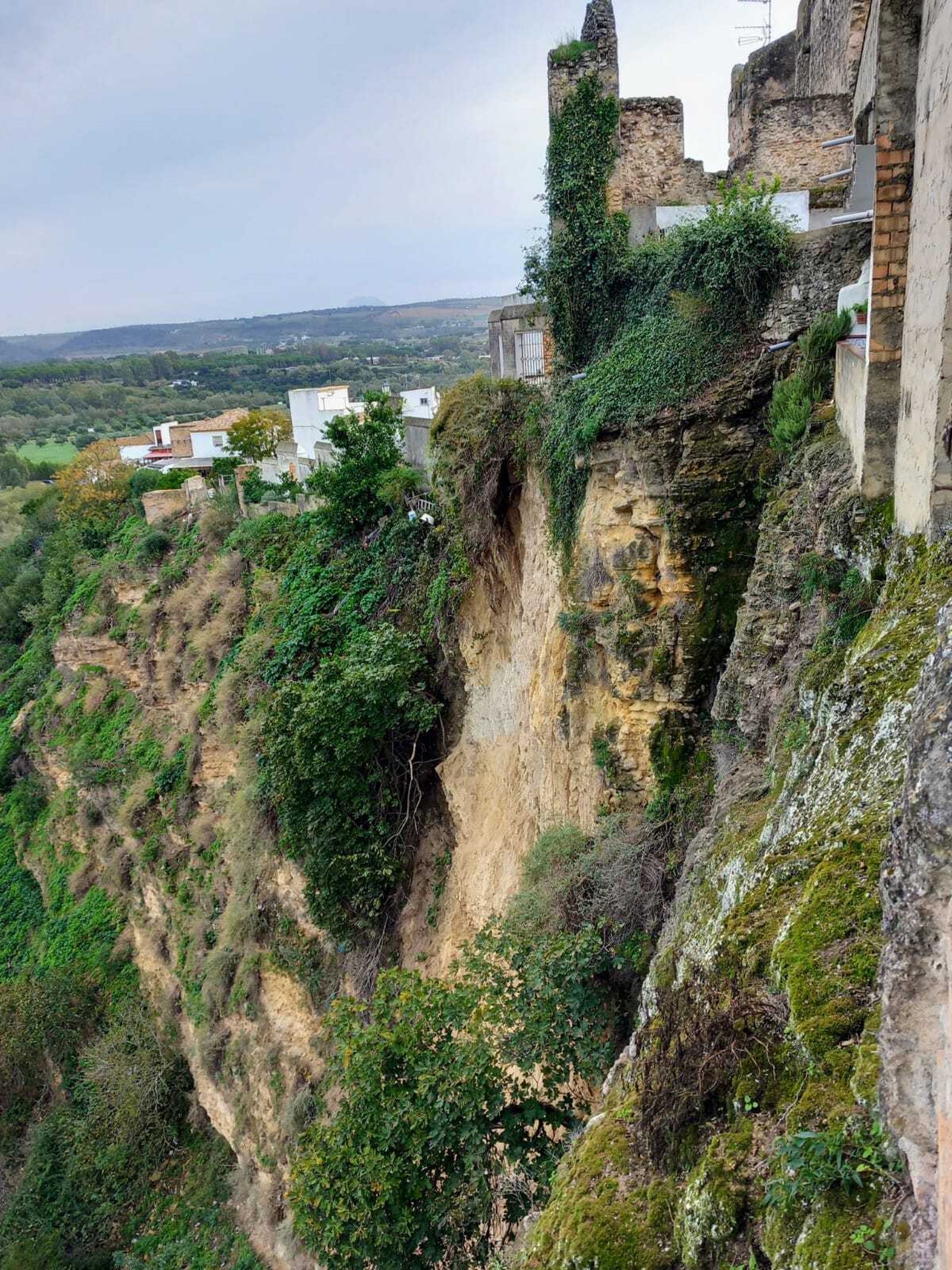 Así está la Peña Vieja de Arcos tras el último desprendimiento