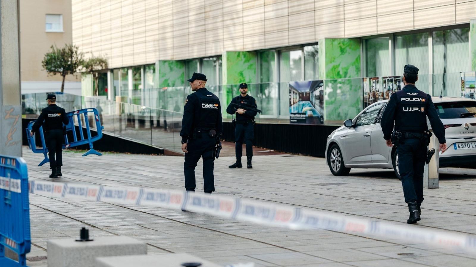 Zona acordonada en la entrada del Parador gaditano.