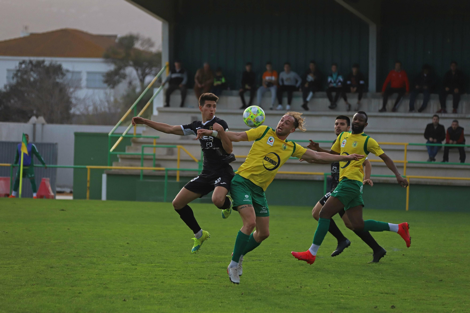 Javi Heranz y Sidibé, ante el Antoniano.