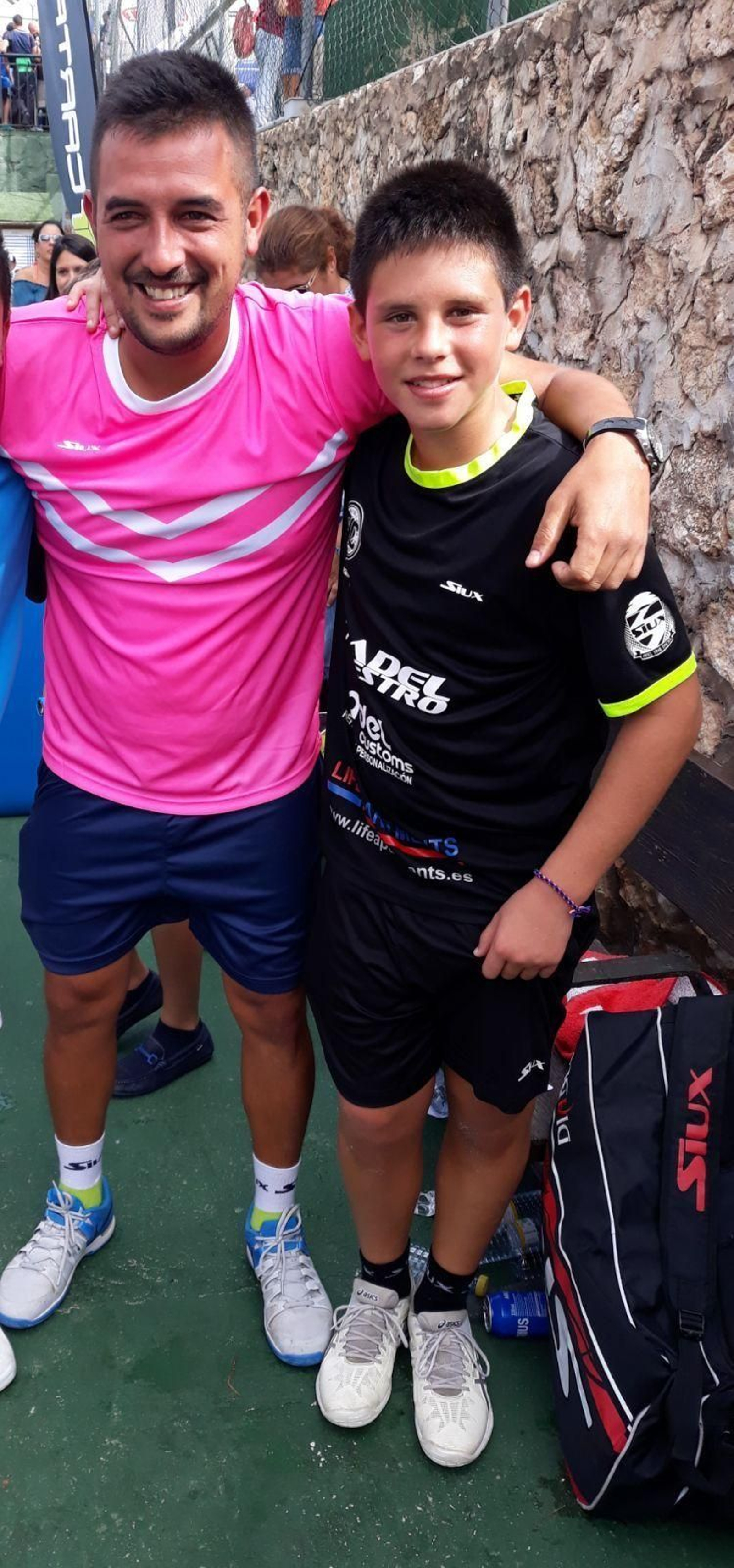 Javi Leal (d) con su entrenador, el isleño Fran Cepero.