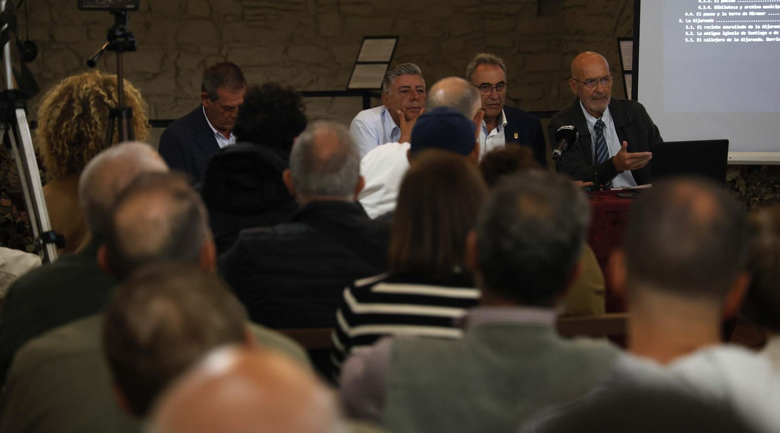 Fotos de la presentación de la guía de patrimonio de Tarifa de Andrés Sarria
