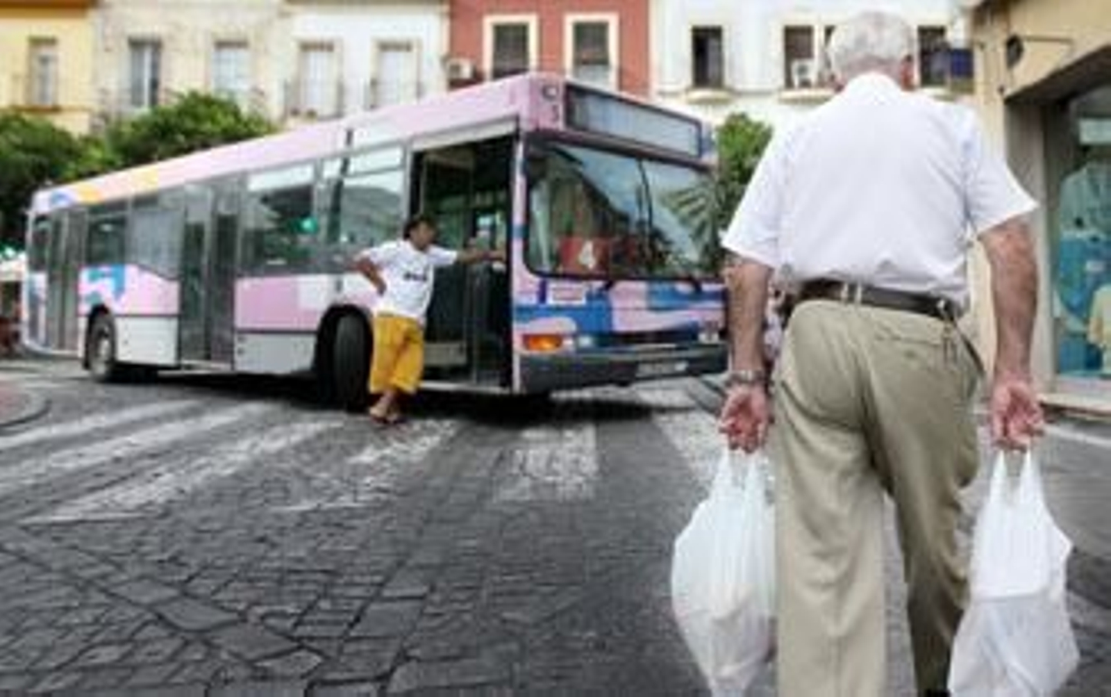 Urbanos Amarillos emplea los autobuses más viejos en la huelga