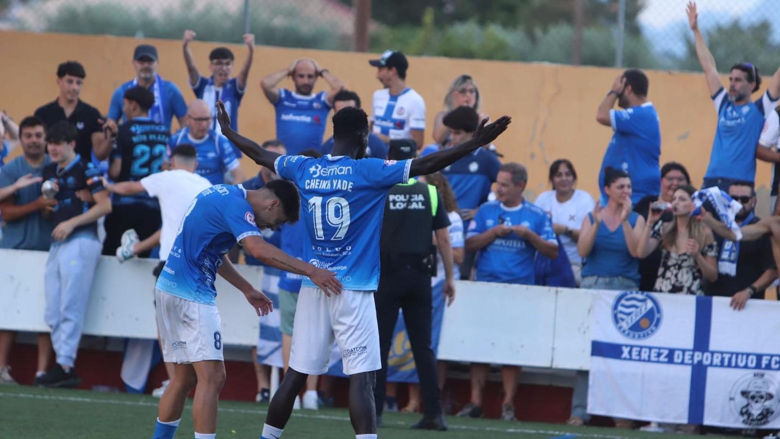 Cheikh celebra el gol que igualaba la eliminatoria.